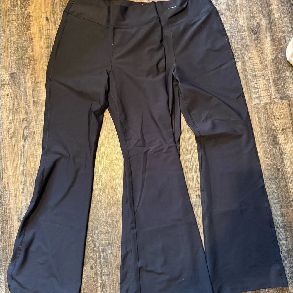 Old Navy Active Black High-Rise Flare Leggings Bundle of 2 - Picture 2 of 3